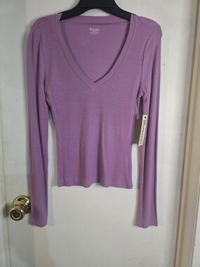 No Boundaries Lavender Ribbed V-Neck Long Sleeve Tee